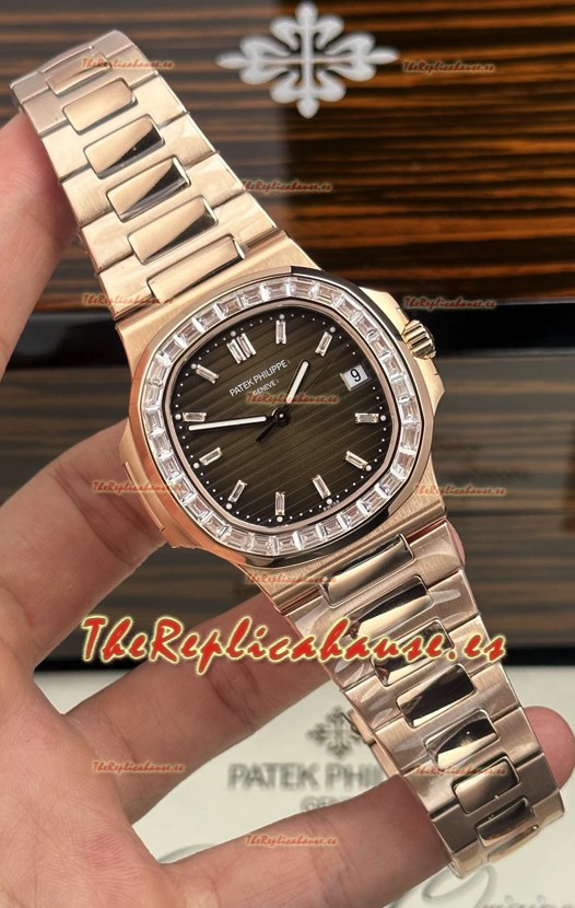 Reloj Patek Philippe Nautilus 5723 con esfera marrón y oro rosa, superclon