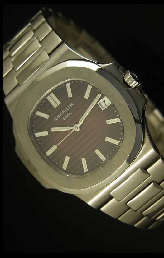 Patek Philippe Nautilus 5711 Reloj Suizo Jumbo color Rojo Vino - Ultima Edición Réplica Escala 1:1