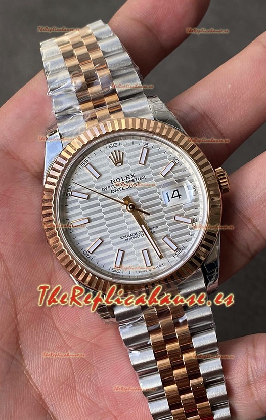 Rolex Datejust Movimiento Cal.3235 Réplica Espejo 1:1 Acero 904L 41MM - Dial Plateado con Motivo Estriado