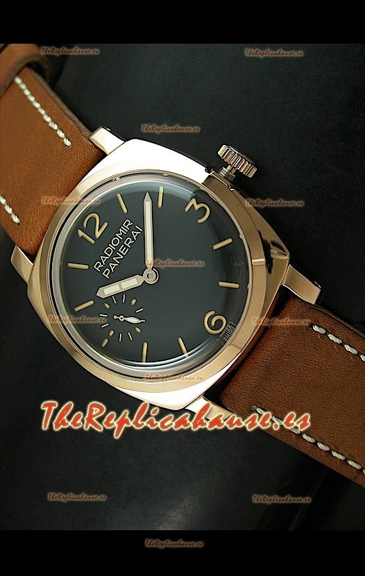 Panerai Radiomir Swiss Vintage de oro rosado con malla marrón.