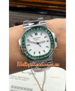 Reloj Patek Philippe Nautilus 5723 con esfera blanca y rubíes verdes, superclon
