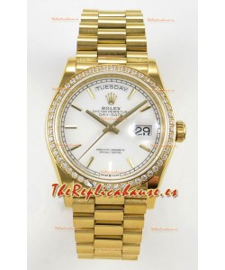 Reloj Rolex Day Date 128348 de oro amarillo con esfera blanca y bisel con diamantes, réplica exacta