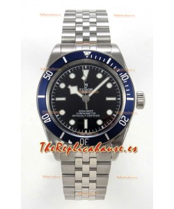 Reloj Tudor Black Bay 41 con esfera negra y bisel azul, superclon del Jubilee