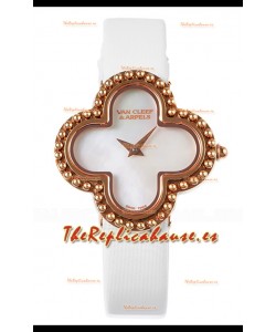 Reloj Van Cleef & Arpels Alhambra de oro rosa con correa blanca